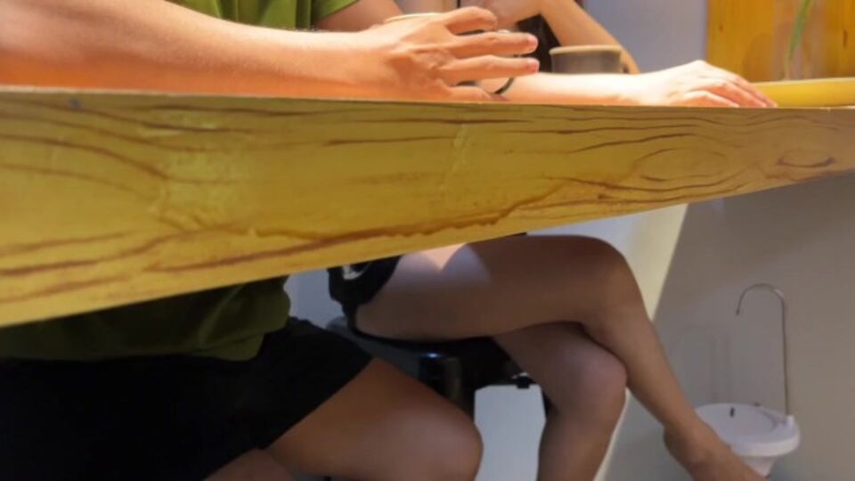 Verified Amateurs - escena de gimiendo