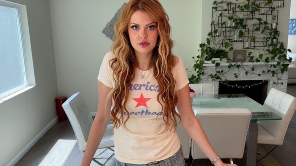 Verified Amateurs presenta porno con las tetas naturales grandes de Elly Clutch y Scott Stark