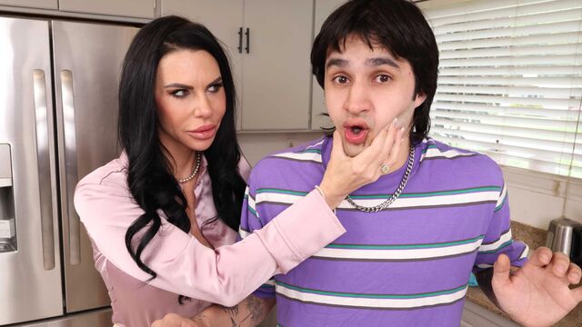 Toma con la flexible Piper Press con cabello largo de My Friend's Hot Mom