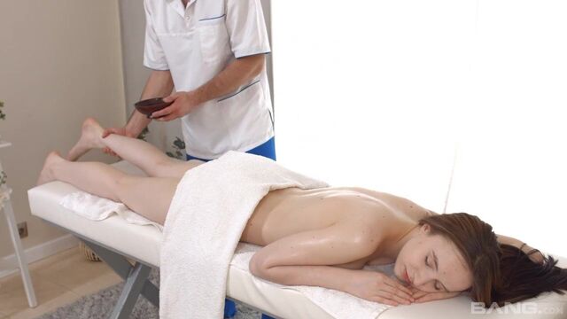 My Pussy Is So Tight - मध्यम आकार के स्तन क्रिया