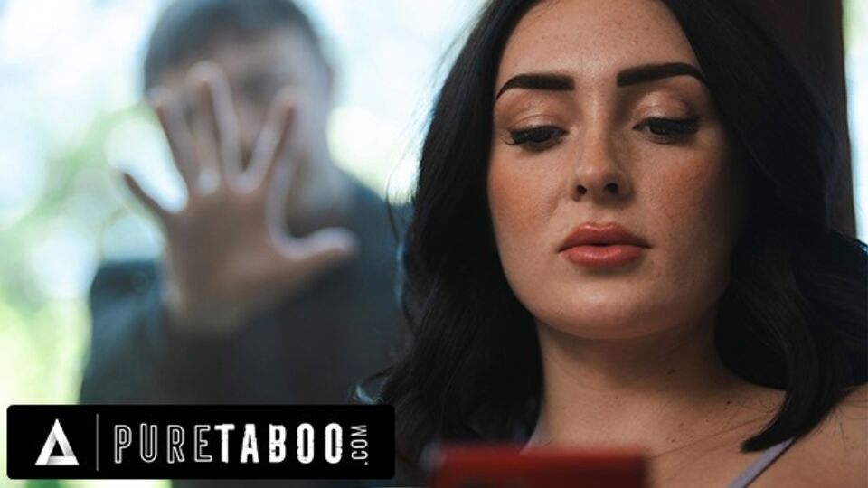 Toma con la hipnótica Chad Alva y Charlotte Sins con hardcore de Pure Taboo