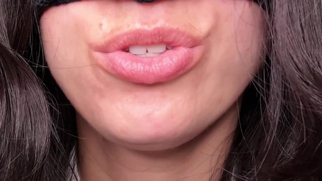 Elegante Stuntdck und Hasmik JOI in Latina Sexstreifen