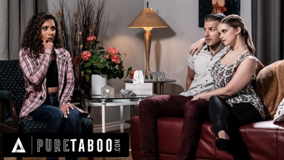 La graciosa Liv Revamped y Codi Vore en película de follando tetas