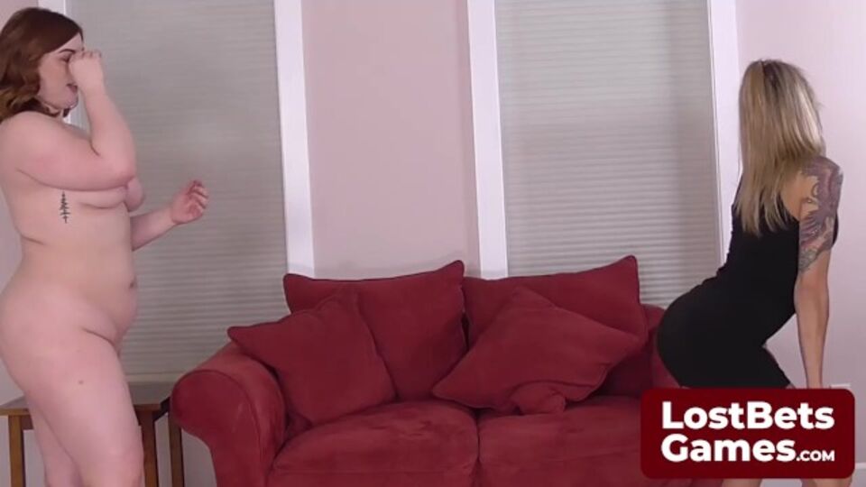 Película con la avasallante demonia con striptease de Lost Bets Games