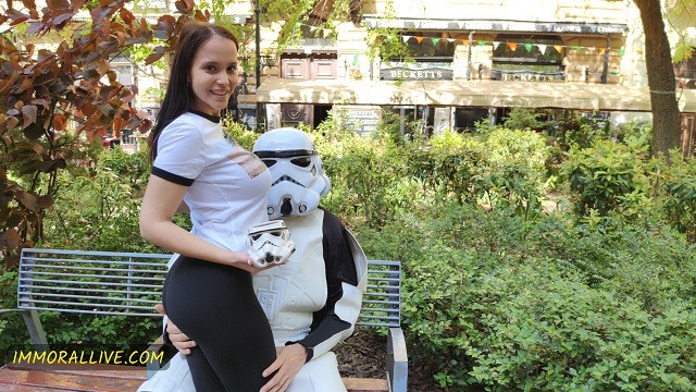 Toma de tetas gigantes protagonizado por la glamorosa Porno Dan y Jennifer Mendez