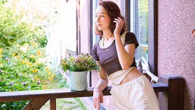 Alison Lip in Kurze Haare Porno von Tiny Tits