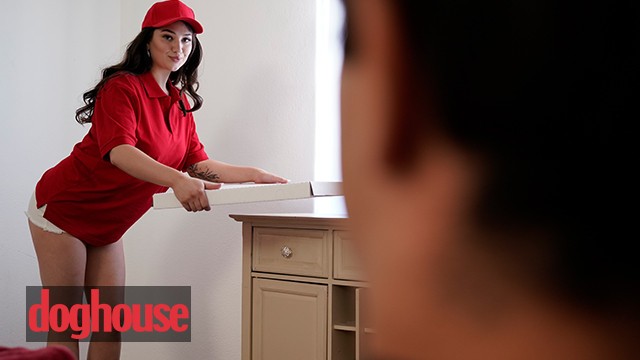 Jon Rogue e Alyx Star em cavalgar safado no Dog House Digital