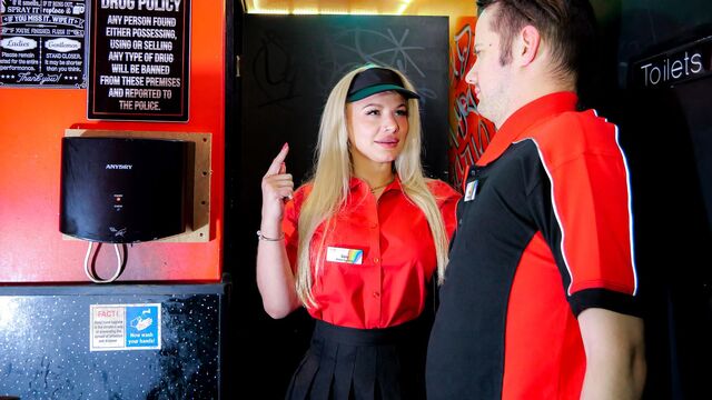 Mom Shoot प्रस्तुत करता है Elizabeth Romanova का MILF दृश्य