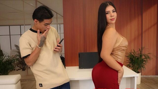 Appetibile Elizabeth Márquez partecipa in xxx capelli lisci