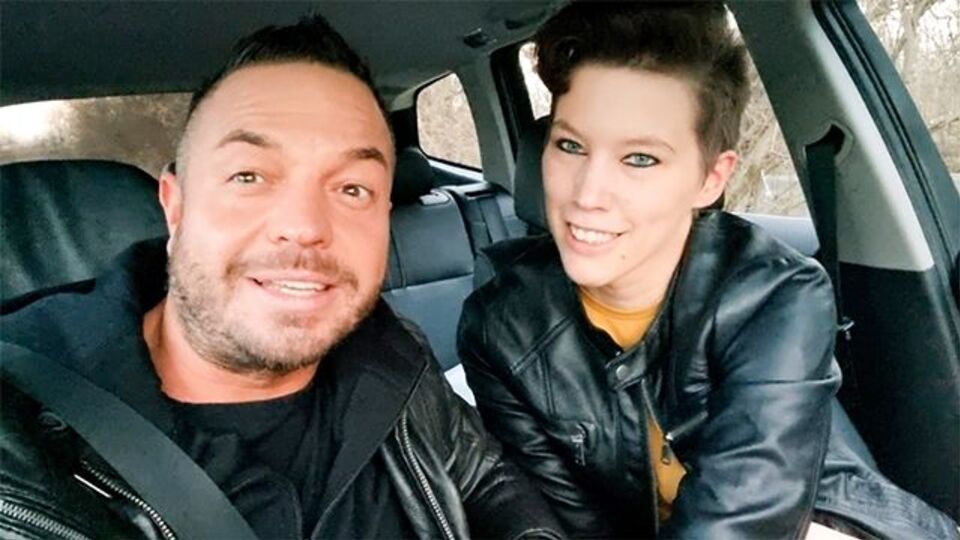 Andy-Star presenta pornografía con las estilo perrito de modelo