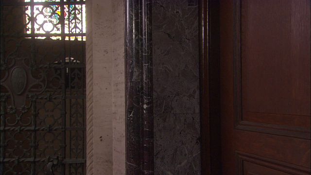 Acción de la elegante Nicole y Breanne de de perrito 