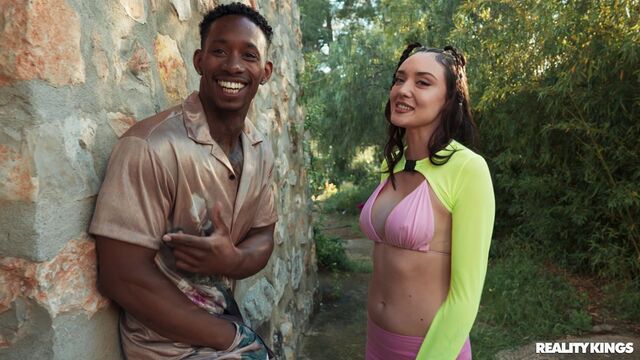 Draußen Porno mit einladender Catherine Knight von RK Prime