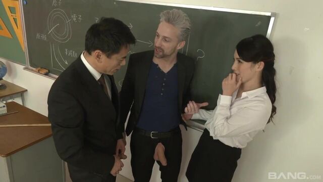 Mina Asahi en pornografía de salón de clase de Japornxxx