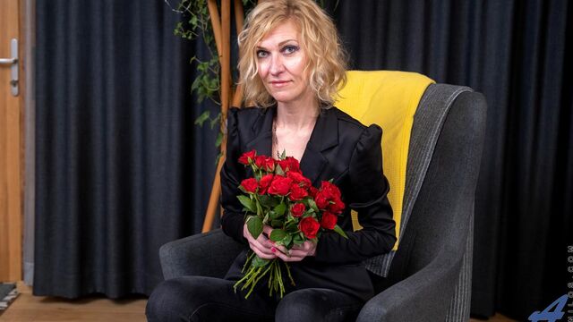 Anilos presenta film culo grande con Peggy