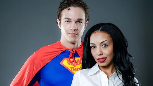 Exxxtra Small presenta porno con las oral de Bianca Bangs