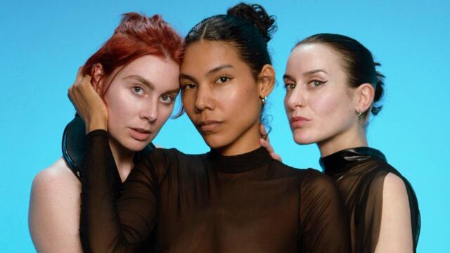 La exquisita Miss Flora y Muriel La Roja - tráiler de depilada - hardwerk