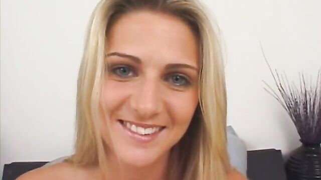 L'enjouée Ashley Long dans bande-annonce jeunette