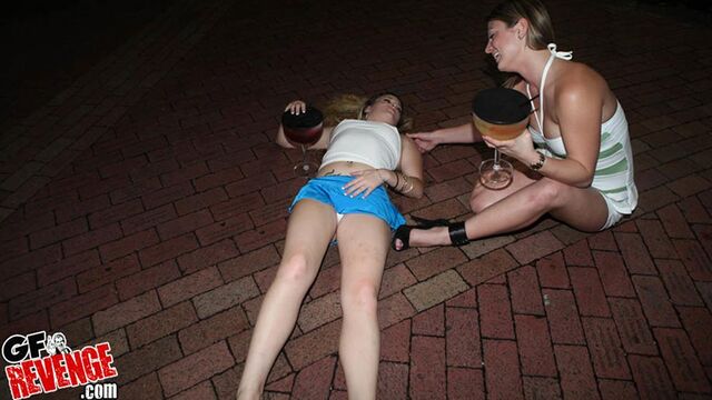 स्वाभाविक  Emma Lynn और Kaylee Daniels में नग्न लिंग