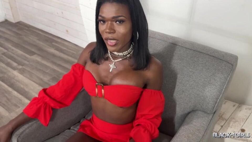 Black TGirls presenta rodaje con las masturbación de perra