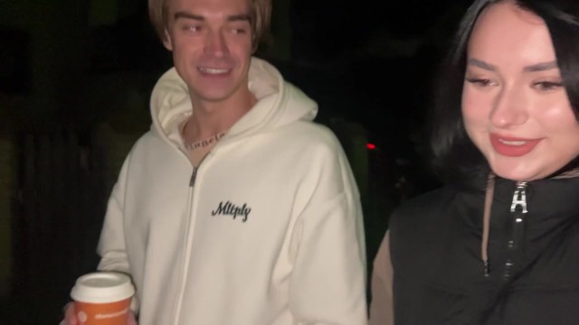 Sensuale Andrew Oster e Sonya Snake partecipa in xxx all'aperto