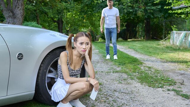 Affamata di sesso Little Chloe in sesso cowgirl