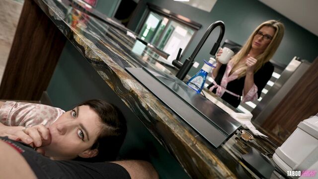 Accattivante Nicole Rae in trailer tette naturali