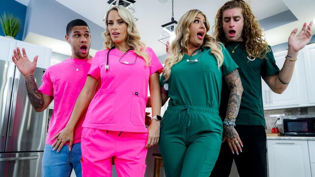 Lolly Dames und Sadie Rose in Cowgirl Fickfilm von Mom Swap