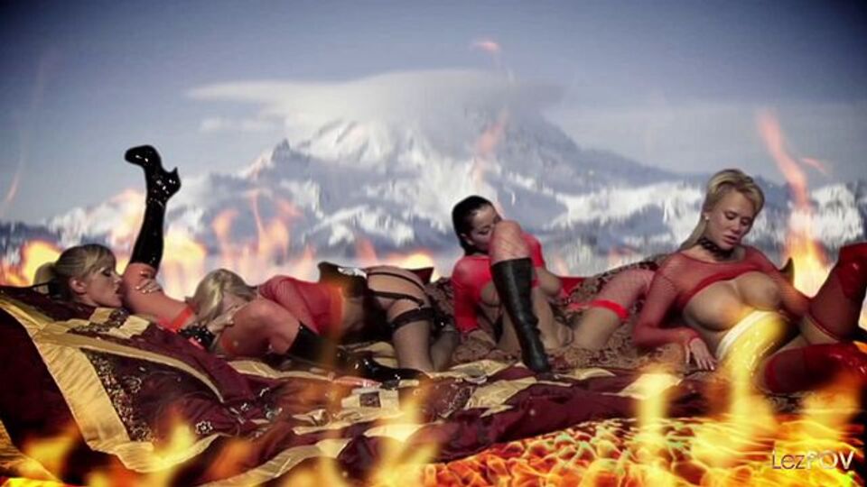 La seductora demonia - película de lésbica - LezPOV