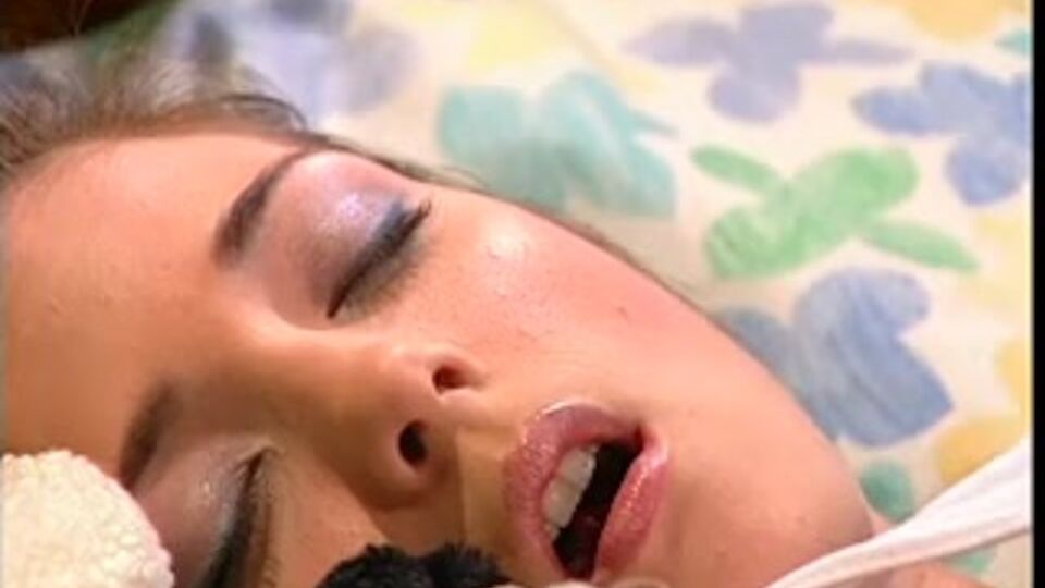 Mira adelanto con la indescriptible compañera