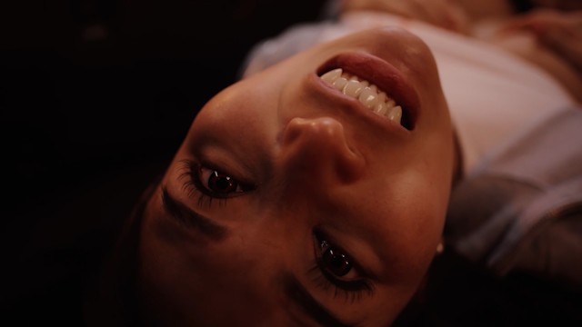 असभ्य दृश्य Vampired से ख़ूबसूरत Leana Lovings के साथ