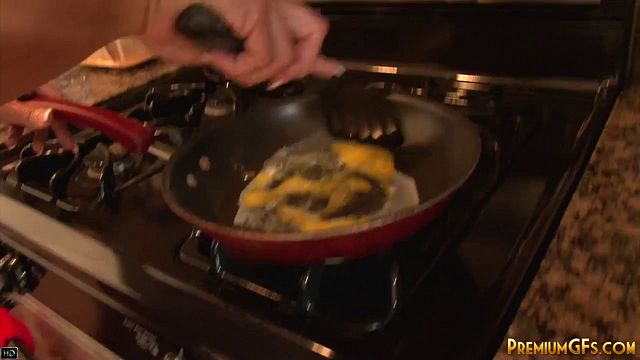 Mira película con la estilizada Jewels Jade