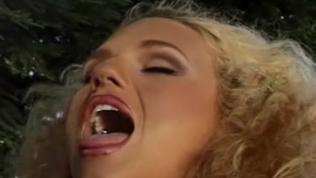 Guarda sesso di fascinosa troia