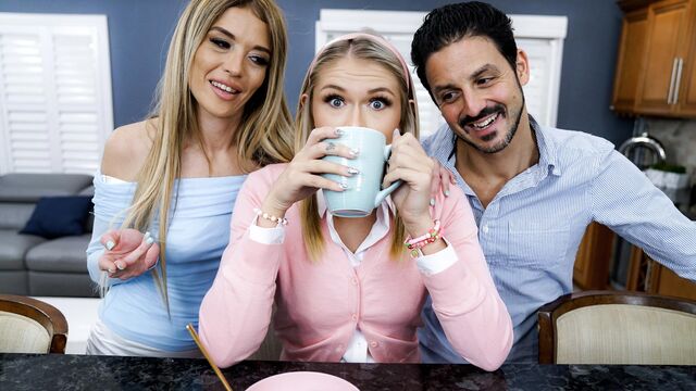 Nuttige Tiffany Fox und Juliana Marie in der Hauptrolle in Teenie Porno