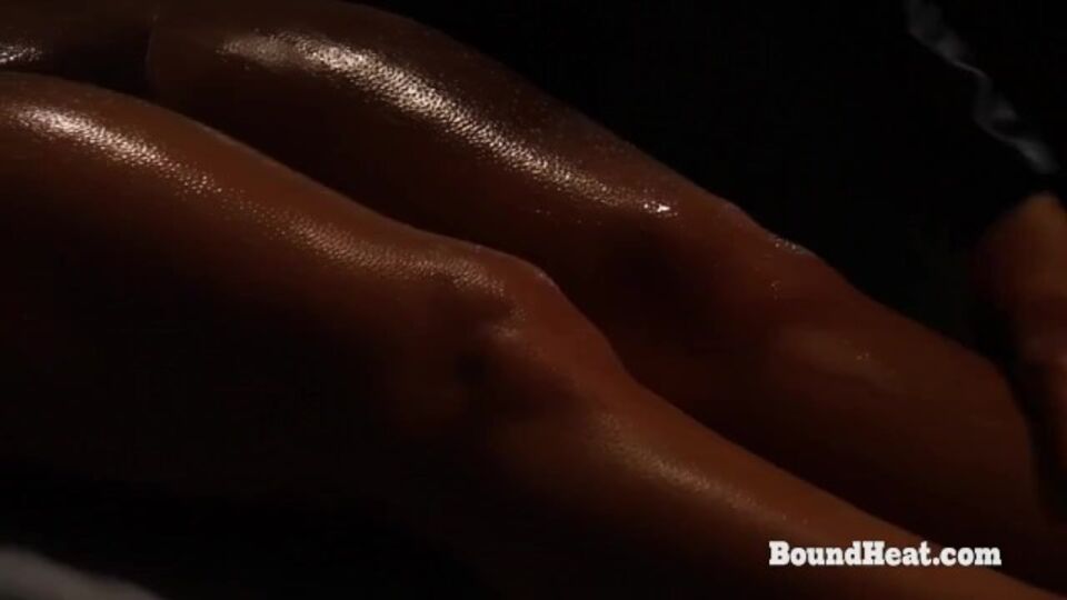 Hübsche Lady in Massage Porno