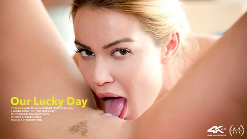 Leidenschaftliche Cherry und Dolly's Pornostar XXX-Clip