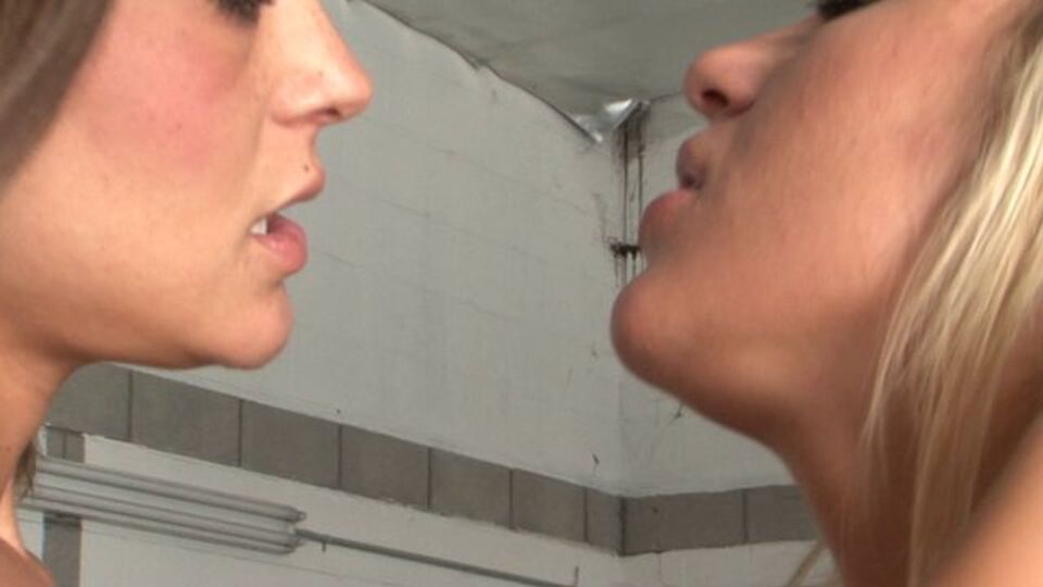 Geniale Daisy Layne und Ela Darling in Deepthroat XXX