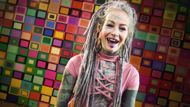 स्टनर Anuskatzz का वीडियो देखें