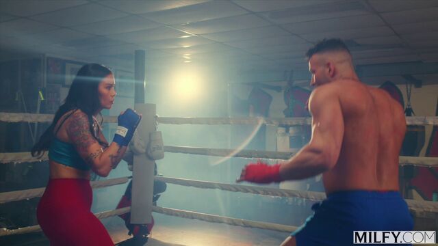 La glamorosa Dana Vespoli - vídeo de culo grande - MILFy