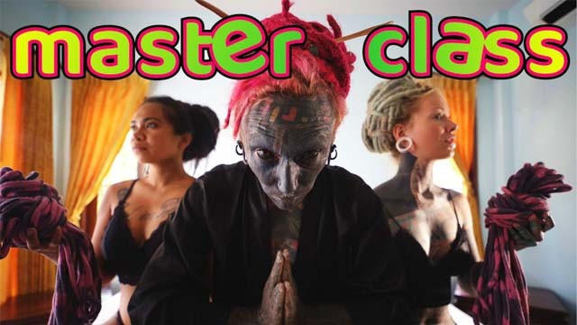 Anuskatzz और Lily का टैटू वाली महिलाएं चित्र