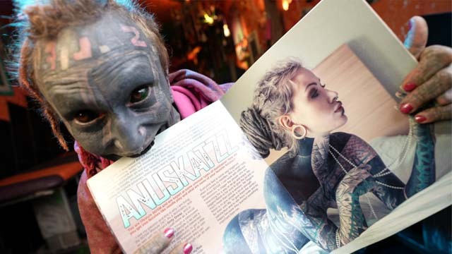 Anuskatzz in video fetish di Dirty Dreaz