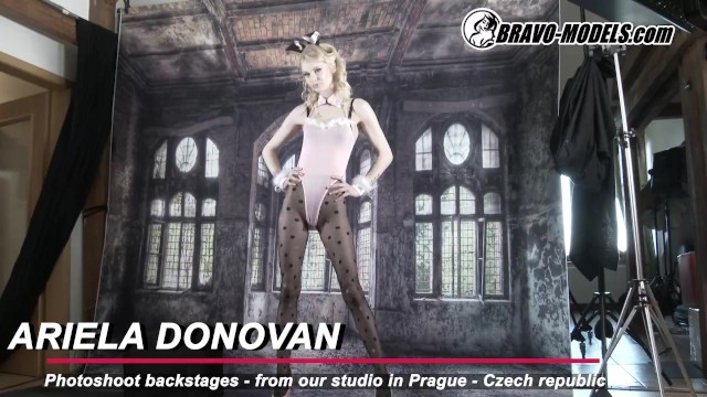 Filmato adolescente con coniglietta Ariela di Bravo Models