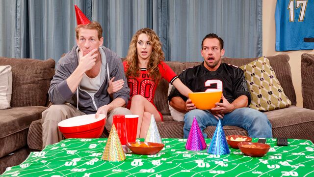 My Friend's Hot Girl - मध्यम आकार के स्तन लिंग