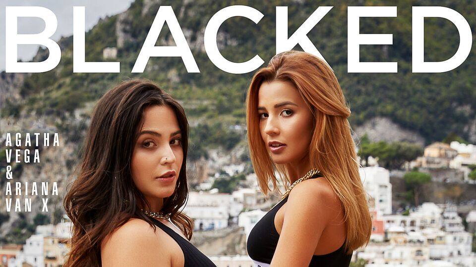 Contenu de pipe avec la salace Ariana Van X et Agatha Vega de Blacked.Com