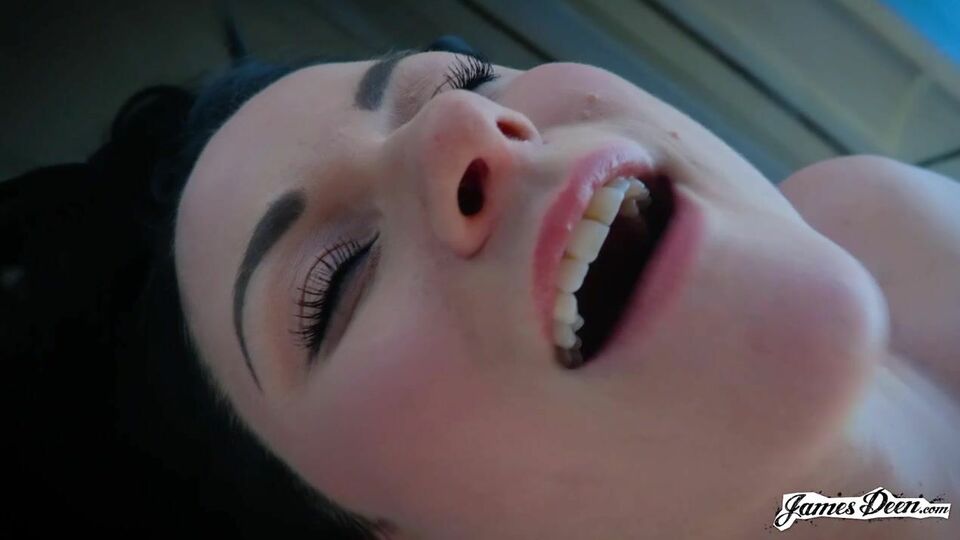 Veruca James in Teenie XXX-Clip von James Deen